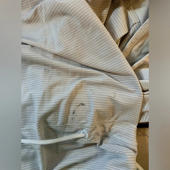 Lululemon Run: Ta Ta Topper White Gray Stripe Size 8 Yoga‎ Active Workout Top - Picture 14 of 14